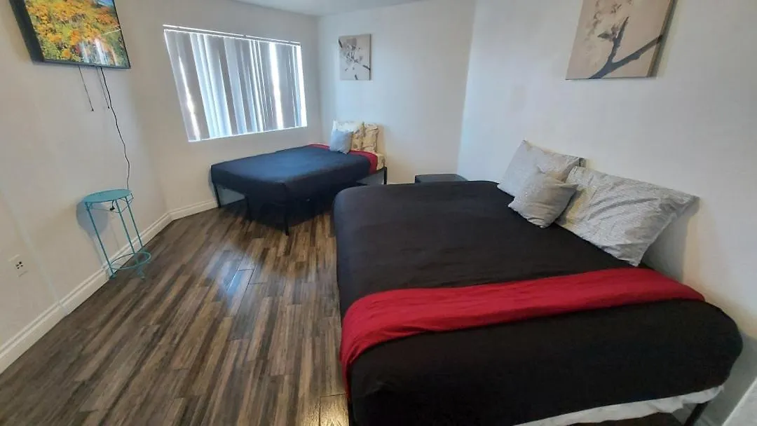 Strip View Condo Near Convention Center 라스베이거스 펜션